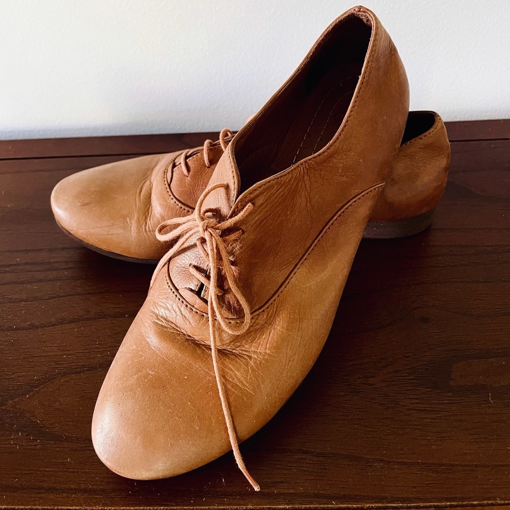 ALEX BELL Golf shoes. Size 7,5. Leather, camel colour.